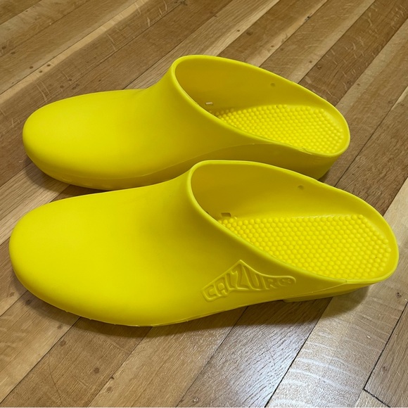 Calzuro BiHos Classic Rubber Autoclavable Clogs Without Holes Yellow - Picture 10 of 11